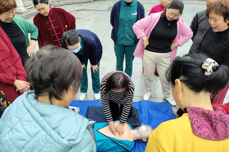 守护生命   “救”在身边——急救技能培训走进平湖广场